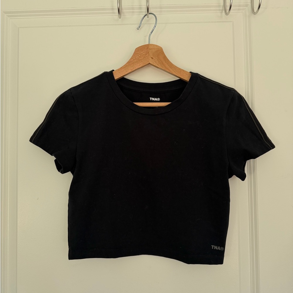 NEW Aritzia TNA size Medium Black Cropped Crewneck Tee